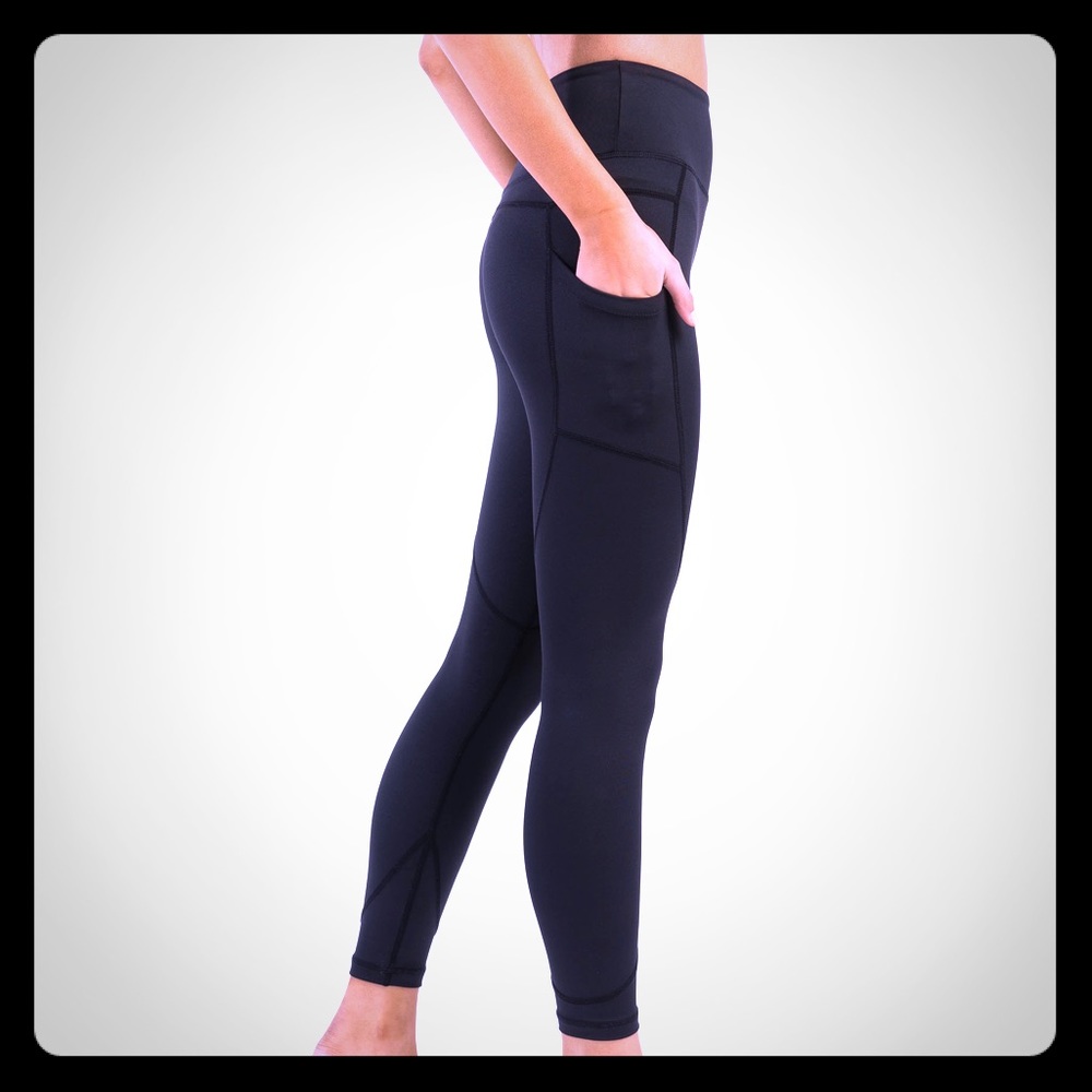 Black pocket light n tight hi-rise leggings
